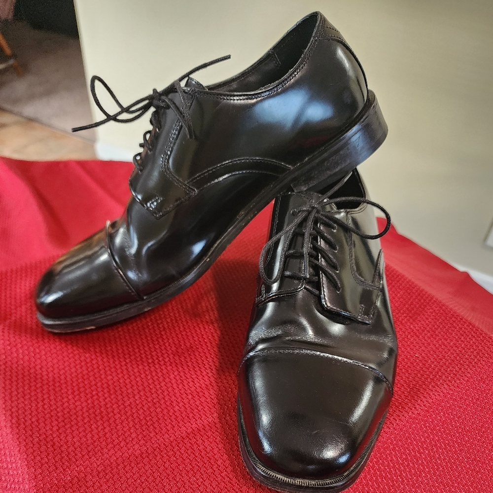 Nunn Bush black dress shoes